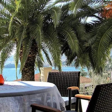For Two Persons With Sea View In Near The Apartment Trogir